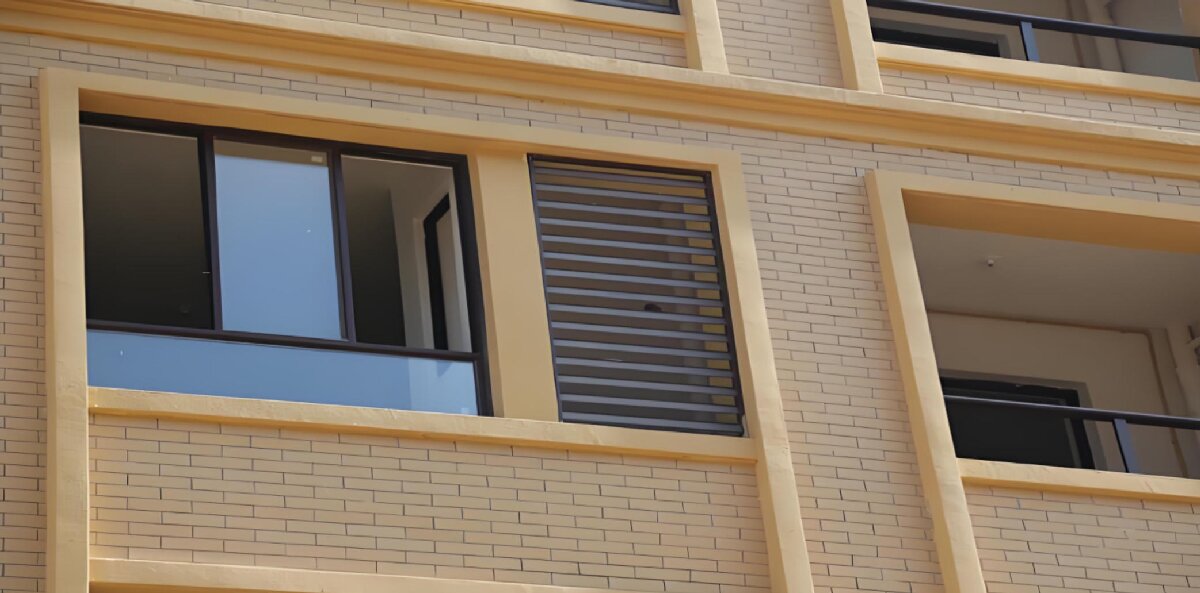 房屋外墻門窗滲水、開裂修繕！(圖1)